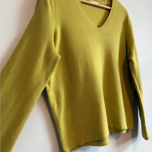 Gerry Weber Chartreuse V-Neck Knit Sweater | Size 12 - Picture 3 of 8